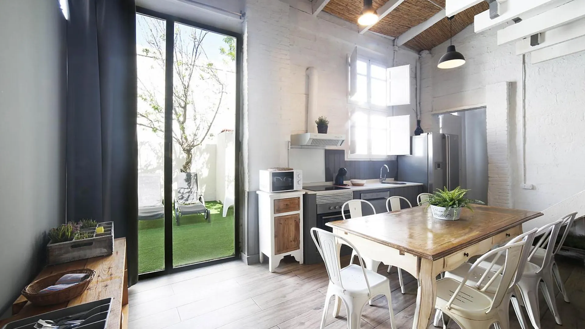 Villa Fridays Flats Casa Lavander Barcelona Spain